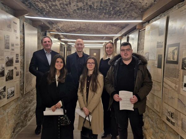 Potpisani ugovori o dodjeli stipendija studentima deficitarnih zanimanja za akademsku godinu 2025./2026. Potpisani ugovori o dodjeli stipendija studentima deficitarnih zanimanja za akademsku godinu 2025./2026.