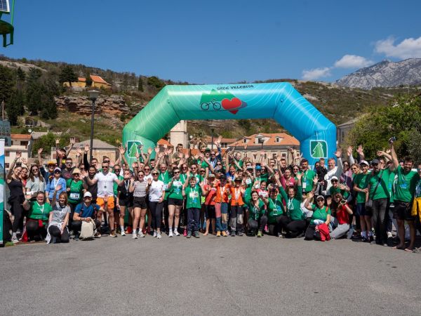 Održan trail za pamćenje: Trkači osvojili uvalu Zavratnica, a ona osvojila njih