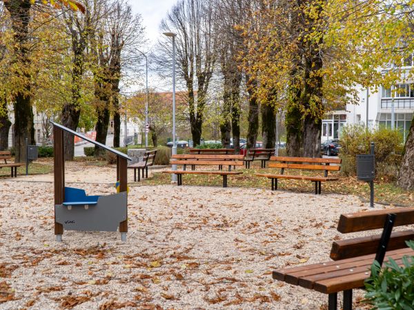 FOTO Obnovljeno dječje igralište u parku Čardak FOTO Obnovljeno dječje igralište u parku Čardak