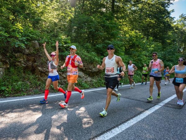 Plitvički maraton oduševio više od 900 natjecatelja iz rekordnih 50 zemalja svijeta Plitvički maraton oduševio više od 900 natjecatelja iz rekordnih 50 zemalja svijeta
