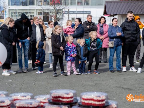 Pekare Tušak podijelile stotinu torti za stotinu osmijeha! Pekare Tušak podijelile stotinu torti za stotinu osmijeha!