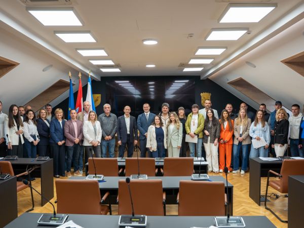 Ličko-senjska županija zaključila ugovore o dodijeli potpora korisnicima Razvojnog centra