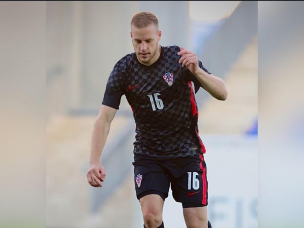 Gospićanin Ivan Smolčić pozvan u Hrvatsku nogometnu reprezentaciju Gospićanin Ivan Smolčić pozvan u Hrvatsku nogometnu reprezentaciju