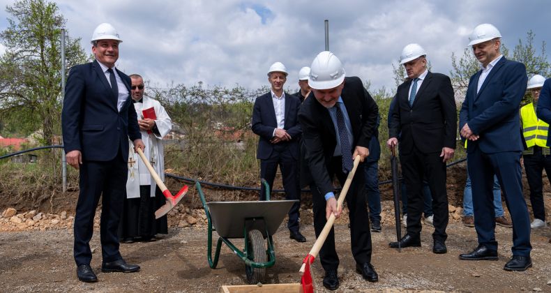 Najbolje iz Like - Otočac dobiva novi vrtić za 256 djece: Položen kamen temeljac velikog projekta