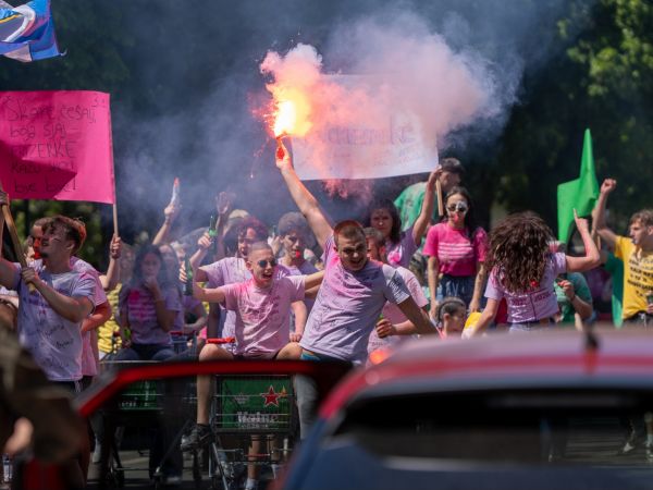 FOTO / Norijada u Otočcu: Pogledajte kako su maturanti proslavili kraj nastave