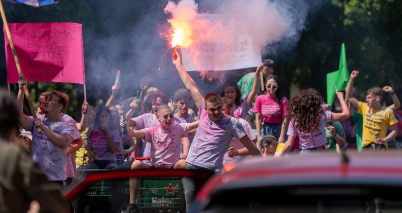 Najbolje iz Like - FOTO / Norijada u Otočcu: Pogledajte kako su maturanti proslavili kraj nastave