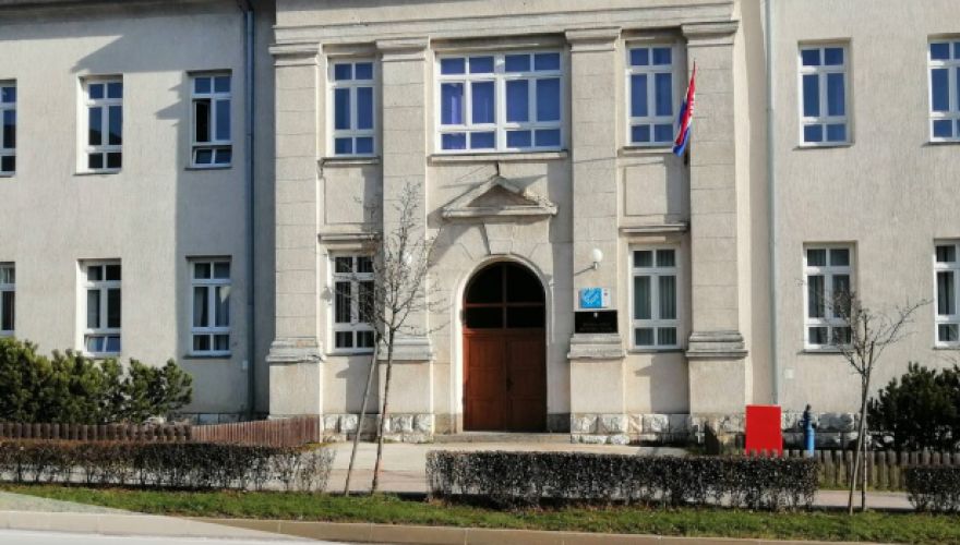 Srednja škola Plitvička jezera