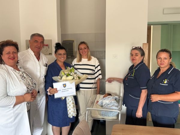 Ličko-senjska županija podržala obitelj Ćaćić povodom rođenja sedmog djeteta Ličko-senjska županija podržala obitelj Ćaćić povodom rođenja sedmog djeteta