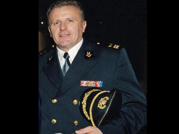 Načelnik Brinja oprostio se od pukovnika Mirka Radotića: “Njegovo vodstvo bilo je jamstvo obrane našeg kraja“ Načelnik Brinja oprostio se od pukovnika Mirka Radotića: “Njegovo vodstvo bilo je jamstvo obrane našeg kraja“