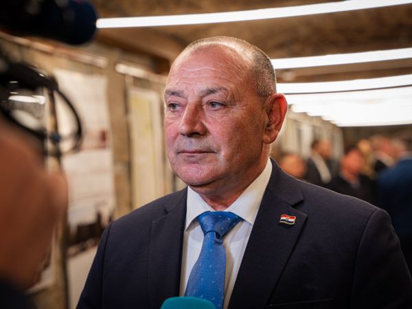 Čestitka ministra Medveda za Dan državnosti: Neka nas snaga domoljublja opet ujedini