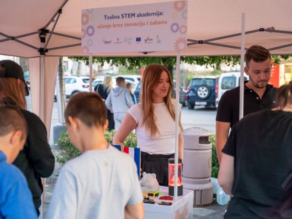 Velik interes za radionicu Tesline STEM akademije u sklopu proslave Teslina rođendana u Gospiću Velik interes za radionicu Tesline STEM akademije u sklopu proslave Teslina rođendana u Gospiću