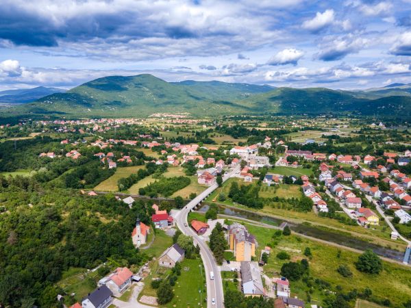 Akcija za uklanjanje azbestnih krovova u Gračacu Akcija za uklanjanje azbestnih krovova u Gračacu