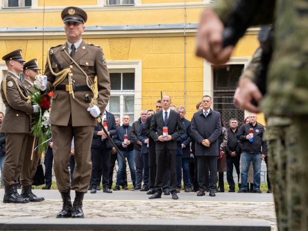Obilježena 33. obljetnica 9. gardijske brigade “Vukovi“ i Motorizirane bojne Vukovi u Gospiću Obilježena 33. obljetnica 9. gardijske brigade “Vukovi“ i Motorizirane bojne Vukovi u Gospiću