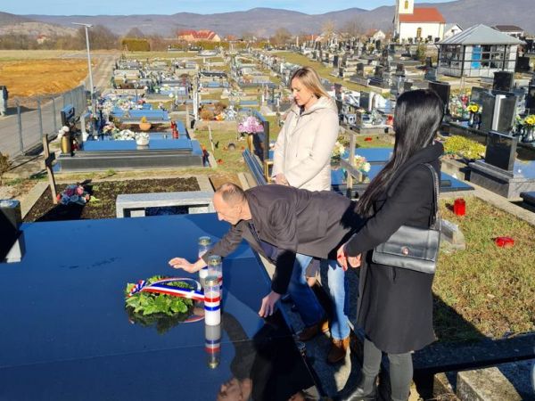 Počast dr. Draženu Bobincu povodom 34. godišnjice utemeljenja Inicijativnog odbora HDZ-a za Gacku, Liku i Krbavu