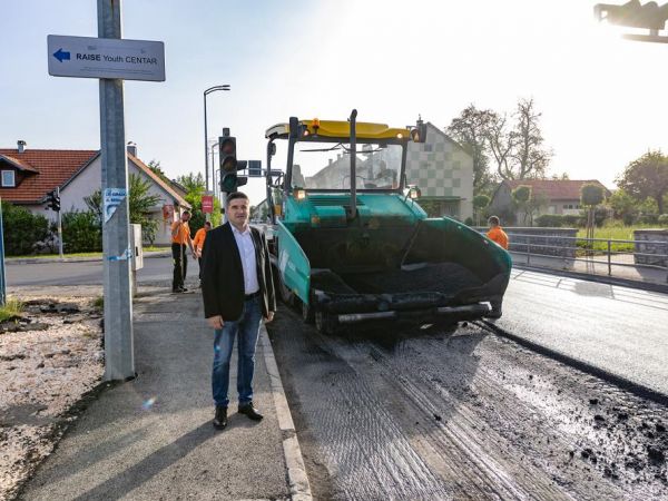 U tijeku asfaltiranje Budačke ulice u Gospiću U tijeku asfaltiranje Budačke ulice u Gospiću