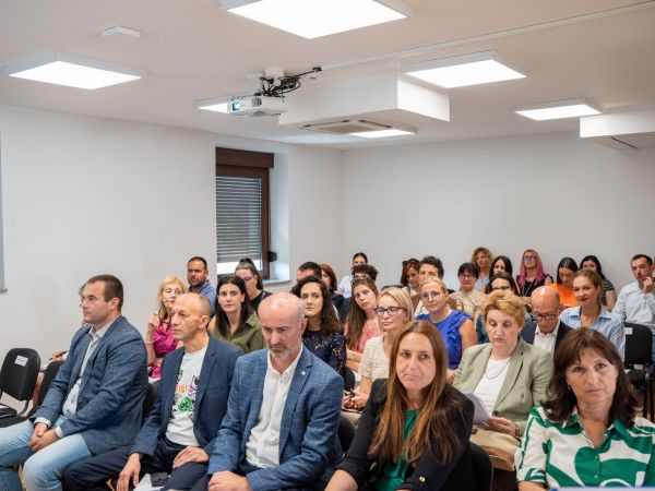 Održan Uvodni sastanak projekta GUSTI kojeg je nositelj Ličko-senjska županija - suradnja regija iz Hrvatske i Italije Održan Uvodni sastanak projekta GUSTI kojeg je nositelj Ličko-senjska županija - suradnja regija iz Hrvatske i Italije