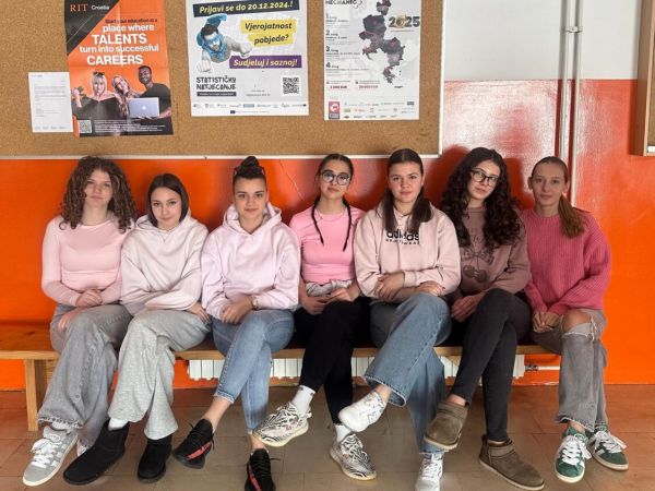 Dan ružičastih majica: Srednja škola Otočac u borbi protiv vršnjačkog nasilja! Dan ružičastih majica: Srednja škola Otočac u borbi protiv vršnjačkog nasilja!