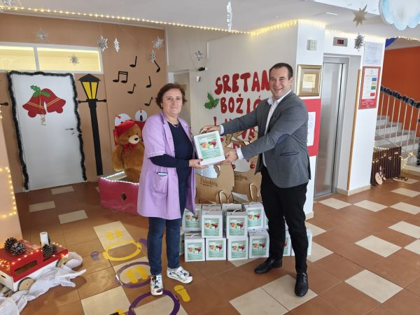Razvojni centar Ličko-senjske županije donirao sokove i marmelade lokalnim ustanovama