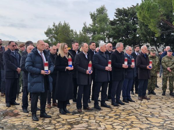 Obilježavanje 32. obljetnice VRO Maslenica: Počast u ime Ličko-senjske županije odali župan Petry i zamjenica župana Orešković Brkljačić