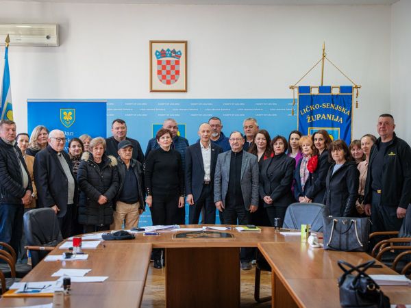 Ličko-senjska županija potpisala ugovore o dodjeli financijskih sredstava udrugama proizašlim iz Domovinskog rata i udrugama iz područja zdravstva i socijalne skrbi Ličko-senjska županija potpisala ugovore o dodjeli financijskih sredstava udrugama proizašlim iz Domovinskog rata i udrugama iz područja zdravstva i socijalne skrbi