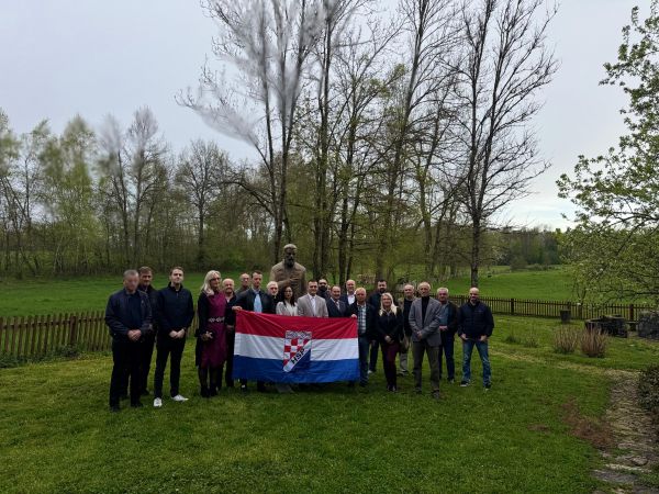 Ivica Tomljenović kandidat HSP-a za gradonačelnika Gospića Ivica Tomljenović kandidat HSP-a za gradonačelnika Gospića