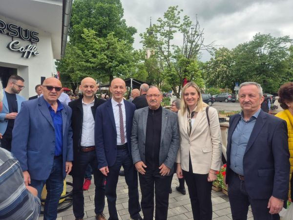 Druženje HDZ-ovih kandidata u Otočcu: Velika podrška za Ernesta Petryja, Jasnu Orešković Brkljačić i Jasminku Devčić