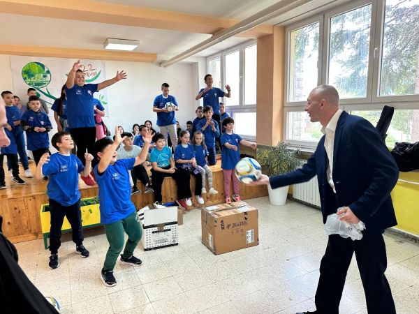 Župan Petry uručio nogometnu opremu NK Jedinstvu iz Donjeg Lapca