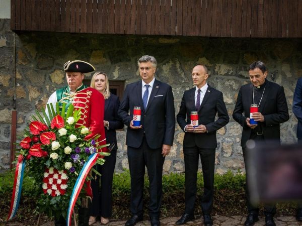 Premijer Plenković posjetio Veliki Žitnik i Gospić povodom Dana Ličko-senjske županije