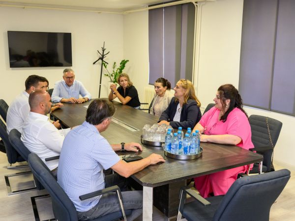 Večer Ličko-senjske županije u Metkoviću spojila tradiciju, glazbu i buduću suradnju Večer Ličko-senjske županije u Metkoviću spojila tradiciju, glazbu i buduću suradnju