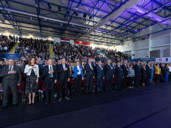 Počeli unutarstranački izbori u HDZ-u, glasuje se diljem Ličko-senjske županije Počeli unutarstranački izbori u HDZ-u, glasuje se diljem Ličko-senjske županije