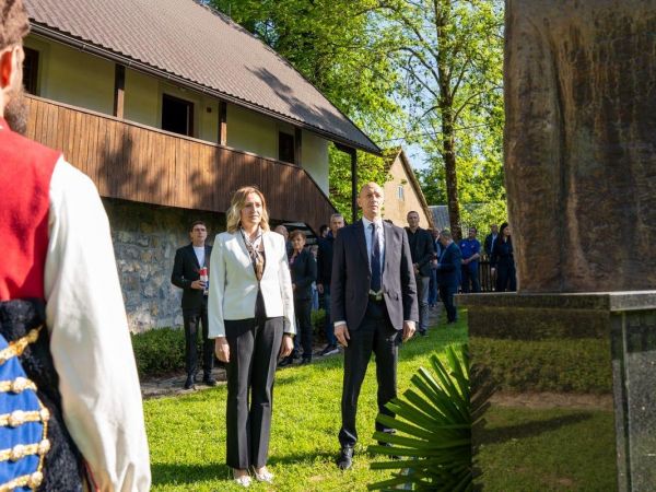 Dostojanstvenim odavanjem počasti započelo obilježavanje Dana Ličko-senjske županije