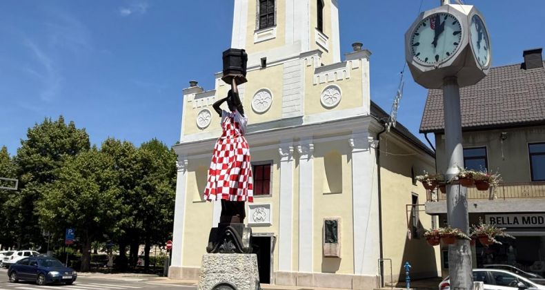 Najbolje iz Like - Kad navija cijeli grad: Vodarica Marta odjenula kockice