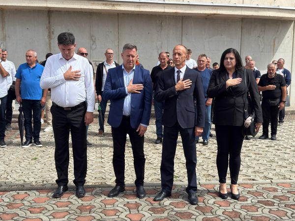 U Udbini otkrivena spomen-ploča za 43 poginula i nestala branitelja HEP-a U Udbini otkrivena spomen-ploča za 43 poginula i nestala branitelja HEP-a