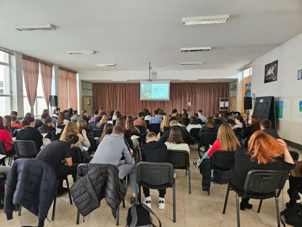 Projekt “Upoznaj Liku – razvij karijeru” - Održane tri edukativne radionice u osnovnim školama u Gospiću, Otočcu i Senju