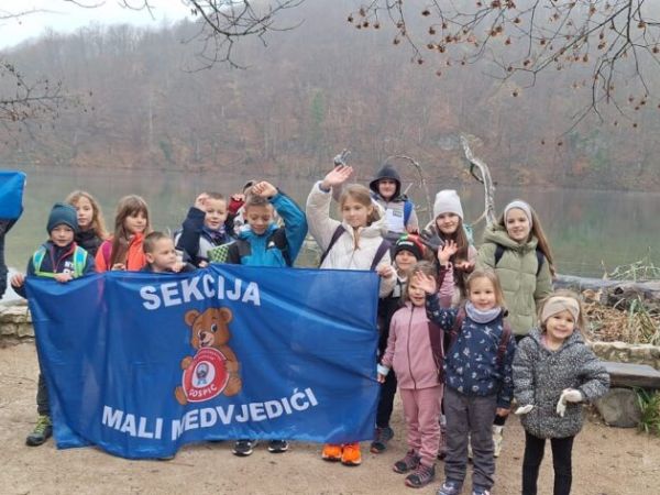 “Mali medvjedići” na Plitvičkim jezerima “Mali medvjedići” na Plitvičkim jezerima