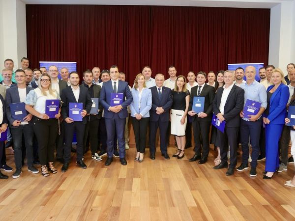 Ličko-senjskoj županiji dodijeljeno 103 tisuće eura za hitnu medicinsku službu u Donjem Lapcu i energetsku obnovu ambulante u Udbini