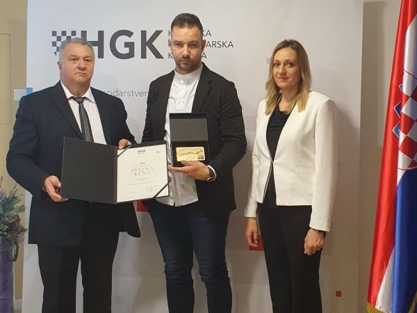 Plaketa Zlatna kuna tvrtkama Calcit Lika iz Gospića, Zlatko-Commerce iz Jezerana i Dren iz Otočca Plaketa Zlatna kuna tvrtkama Calcit Lika iz Gospića, Zlatko-Commerce iz Jezerana i Dren iz Otočca