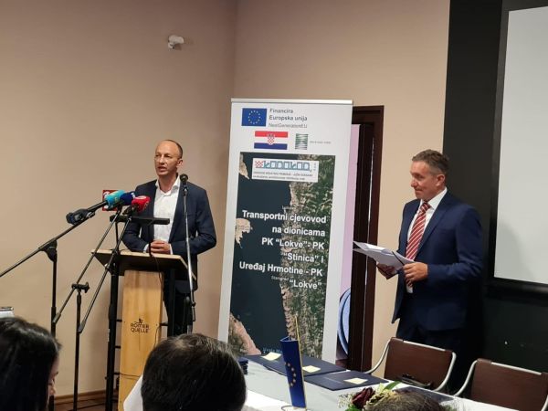Potpis ugovora za projekt od 46 milijuna eura: novi cjevovod jamči sigurnu opskrbu vodom Podvelebitskog primorja, Raba i Paga Potpis ugovora za projekt od 46 milijuna eura: novi cjevovod jamči sigurnu opskrbu vodom Podvelebitskog primorja, Raba i Paga