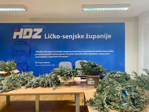 Ususret Cvjetnoj nedjelji: HDZ organizira druženje na gospićkoj tržnici Ususret Cvjetnoj nedjelji: HDZ organizira druženje na gospićkoj tržnici