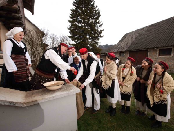 Folklorno društvo Otočac sutra gostuje u emisiji “Dobro jutro Hrvatska” Folklorno društvo Otočac sutra gostuje u emisiji “Dobro jutro Hrvatska”