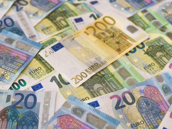 Od ove godine rastu naknade za bolovanje – s 565 na 995 eura Od ove godine rastu naknade za bolovanje – s 565 na 995 eura