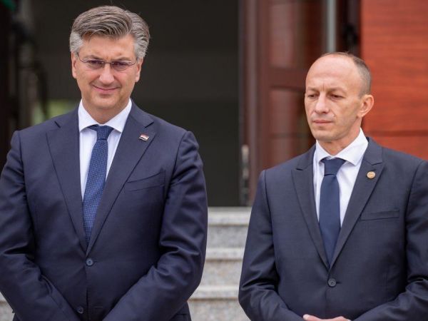 Ernest Petry dobio snažnu podršku utemeljitelja HDZ-a za člana Predsjedništva stranke Ernest Petry dobio snažnu podršku utemeljitelja HDZ-a za člana Predsjedništva stranke