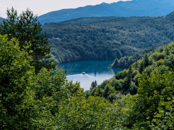 Nacionalni park Plitvička jezera: Primjer održivosti u hrvatskom turizmu