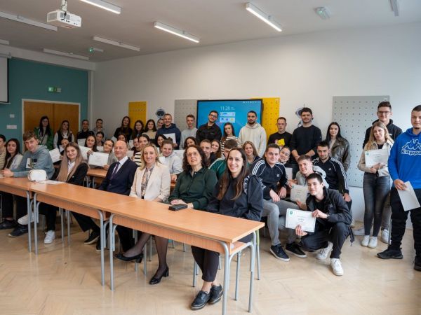 Ličko-senjska županija vodeća u Hrvatskoj po rastu ulaganja u obrazovanje