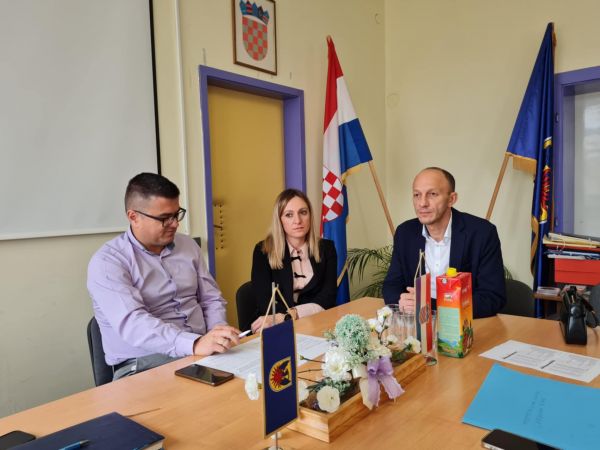 Izaslanstvo Ličko-senjske županije u radnom posjetu Općini Udbina Izaslanstvo Ličko-senjske županije u radnom posjetu Općini Udbina