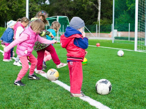 Poziv općinama i gradovima: Ministarstvo osiguralo 5 milijuna eura za dječje sportske, kulturne i edukativne programe Poziv općinama i gradovima: Ministarstvo osiguralo 5 milijuna eura za dječje sportske, kulturne i edukativne programe
