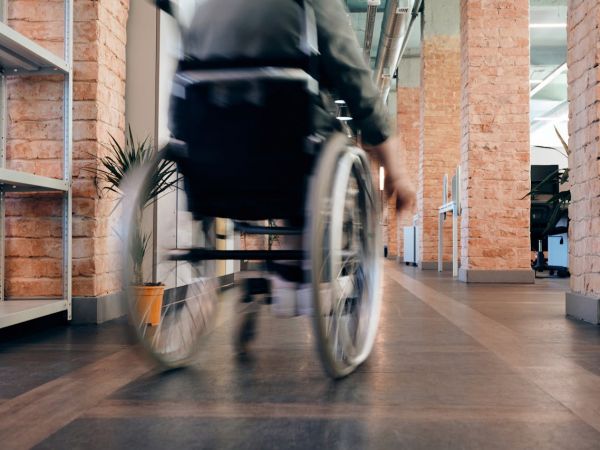 Seminar Županijske komore Otočac o zapošljavanju stranaca i osoba s invaliditetom Seminar Županijske komore Otočac o zapošljavanju stranaca i osoba s invaliditetom