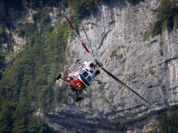 Zajednička akcija vojske i HGSS-a: Spašena ozlijeđena žena u NP Paklenica Zajednička akcija vojske i HGSS-a: Spašena ozlijeđena žena u NP Paklenica