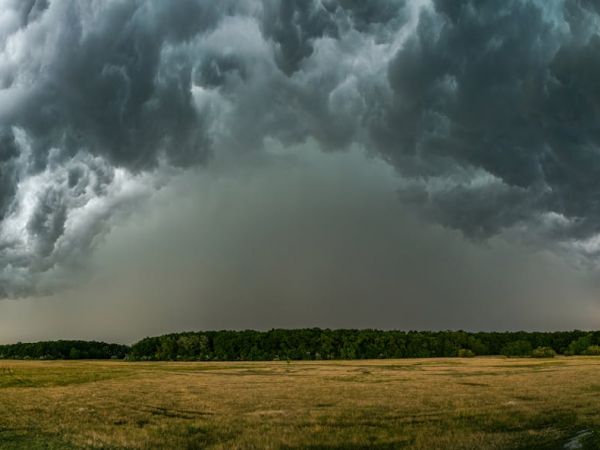 Danas mogući pljuskovi, bura i lokalno nevrijeme