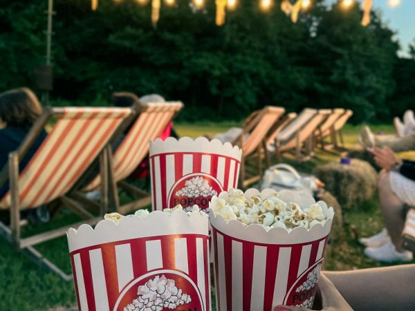 Kino na otvorenom u Smoljancu – “Jurski Park: Preporod” u amfiteatru Camping Plitvice